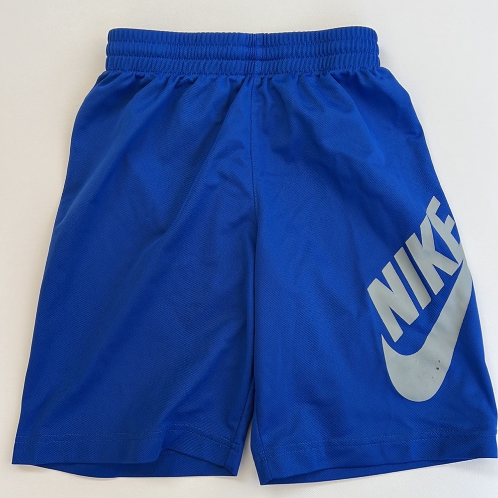 Nike SB kids small 8-10 yrs blue shorts